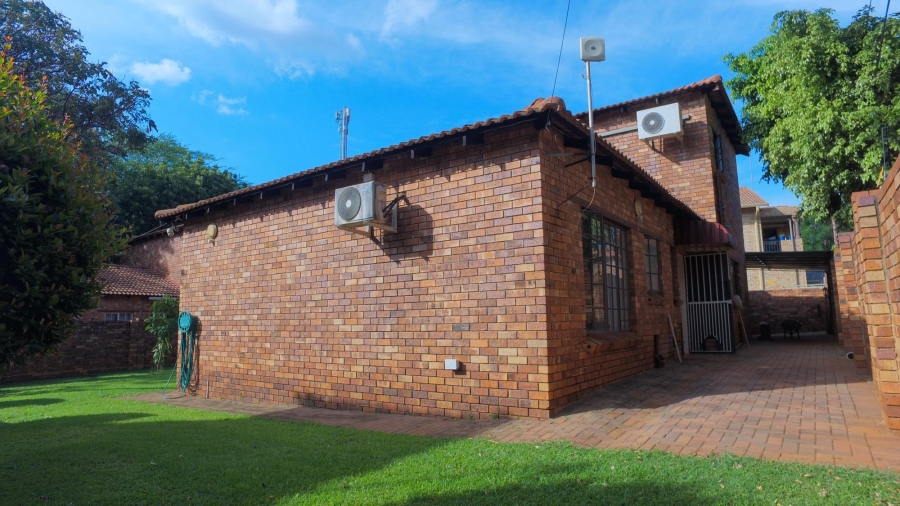 3 Bedroom Property for Sale in Safari Gardens North West